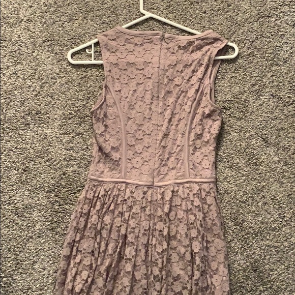 Beautiful lace dress - Picture 4 of 4